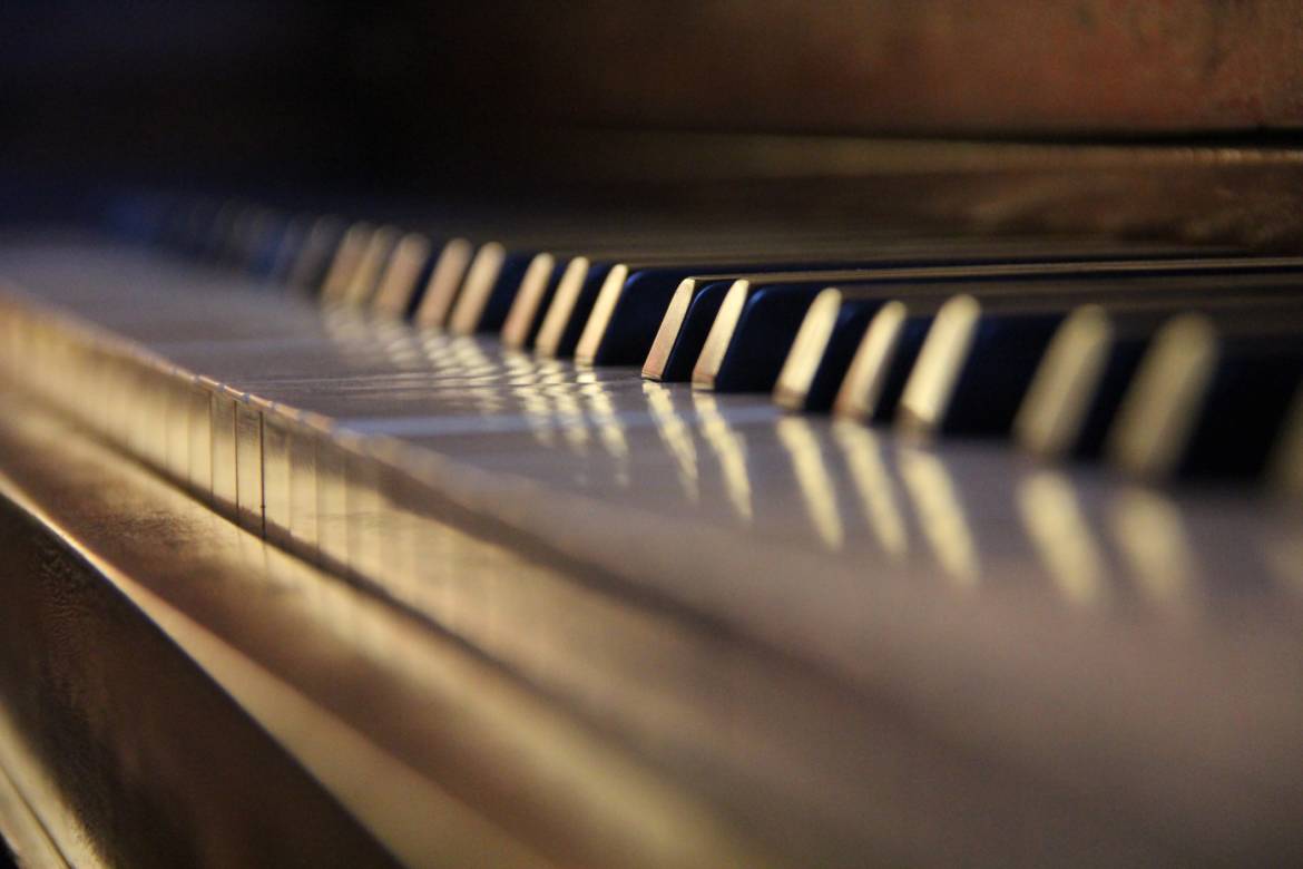 piano-closeup-music-natural-light-low-angle-keys-depth-of-field-instrument-art-background-mylove4art_t20_bk9OBm.jpg